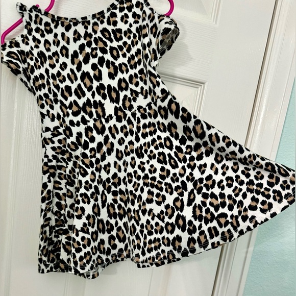 Leopard dress with shoulder straps and droopy sleeves - Picture 12 of 14